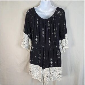 MUDD black and white Juniors romper size L, EUC